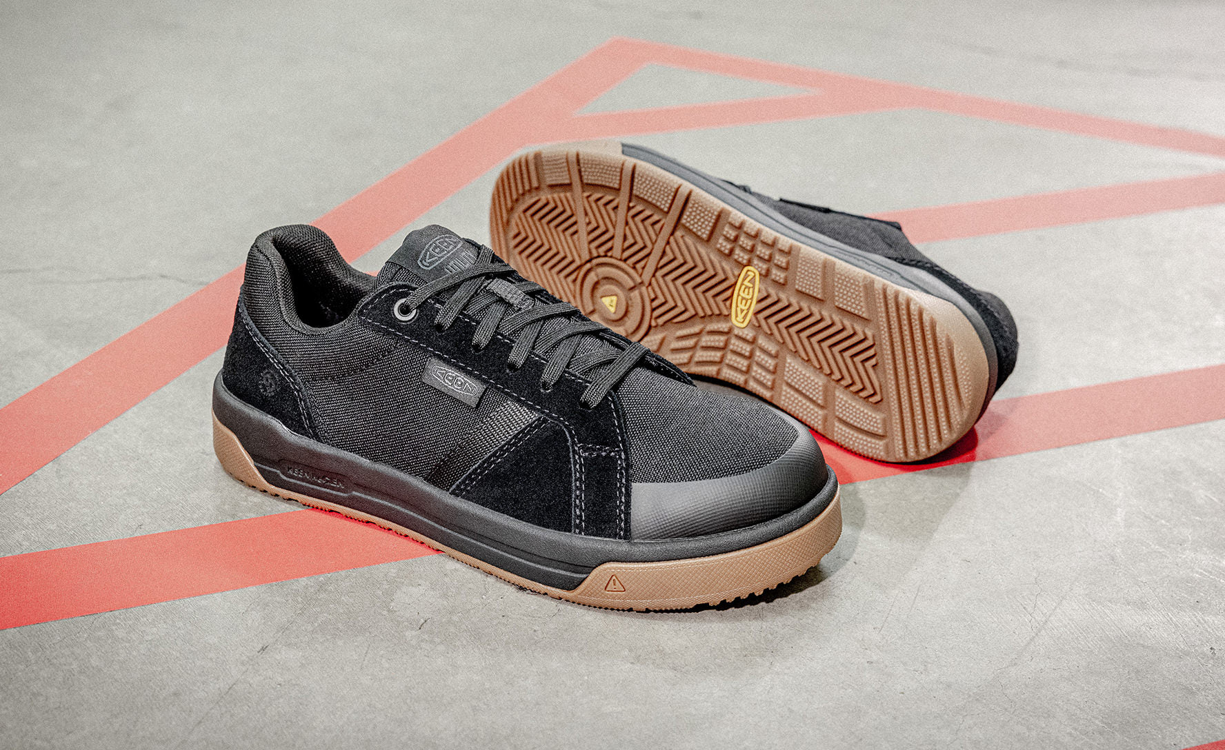 Women's Kenton Work Shoe (Carbon Toe) | Black/Gum - Image 7