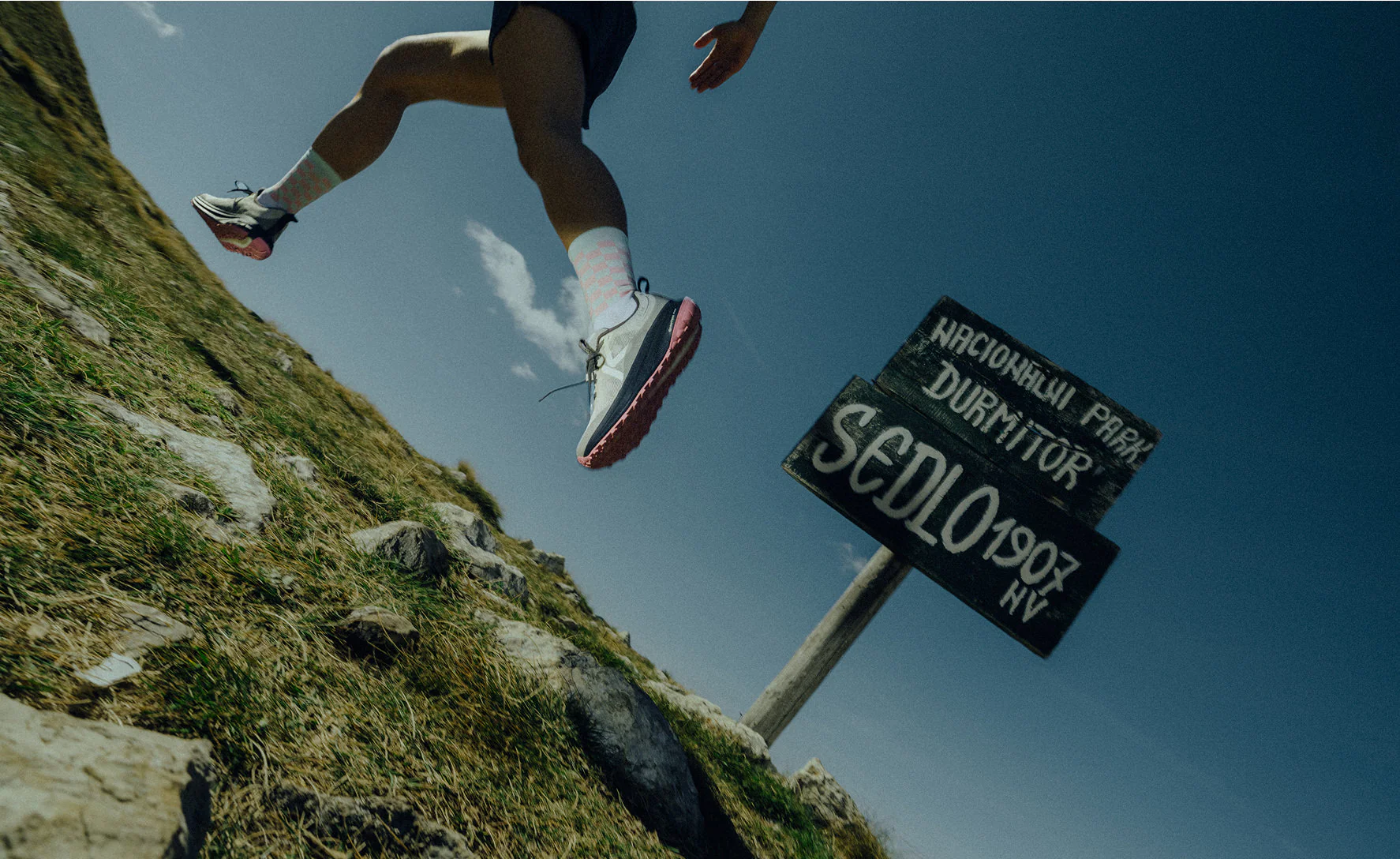 Women's Roam Trail Running Shoe | Vapor/Orchid Smoke - Image 7